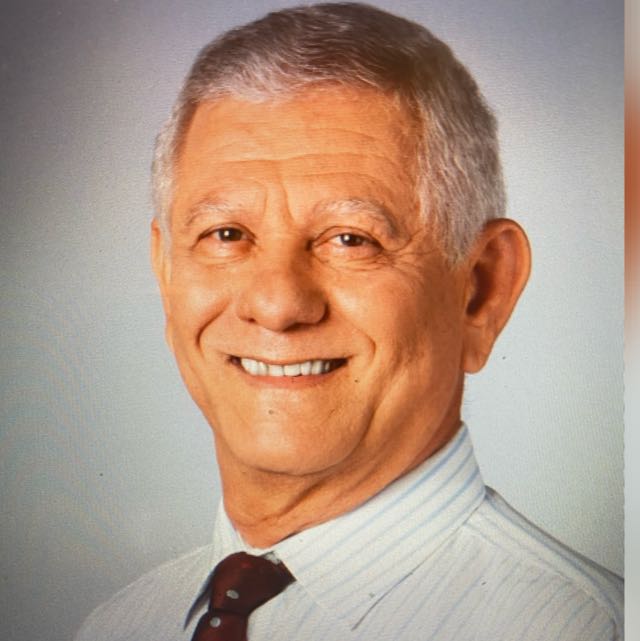 Professor(a) Orlando Gomes